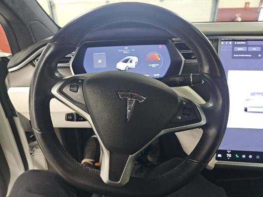 Used 2017 Tesla Model X 75D image 5