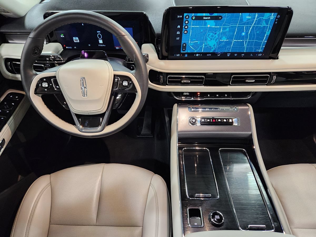 Used 2025 Lincoln Aviator 2WD image 47