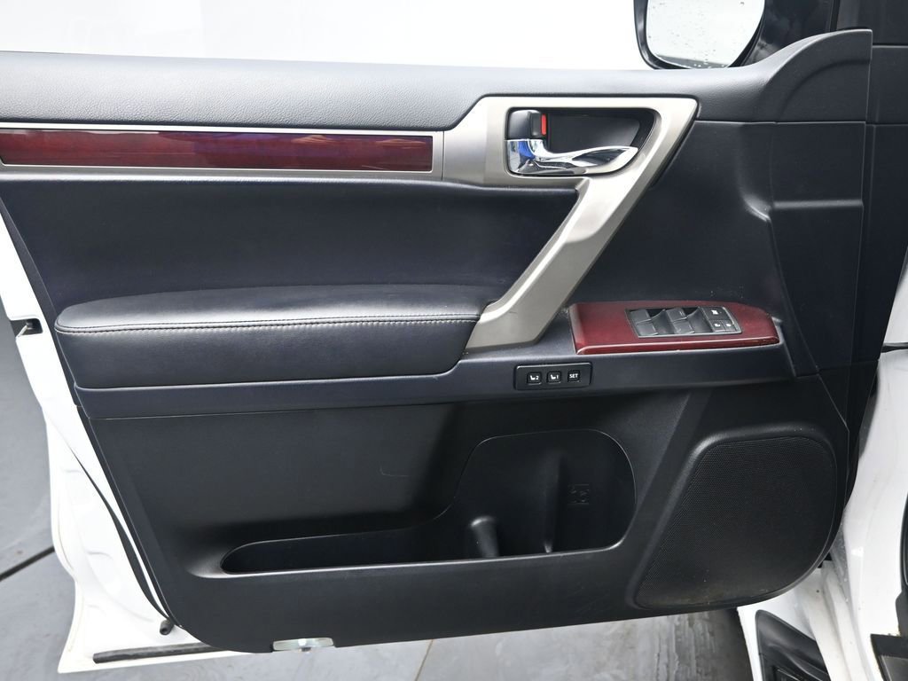 Used 2019 Lexus GX 460 image 26