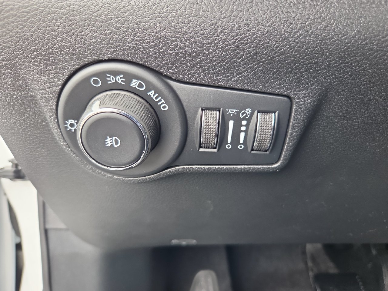 New 2026 Jeep Compass Latitude AWD/4WD image 29