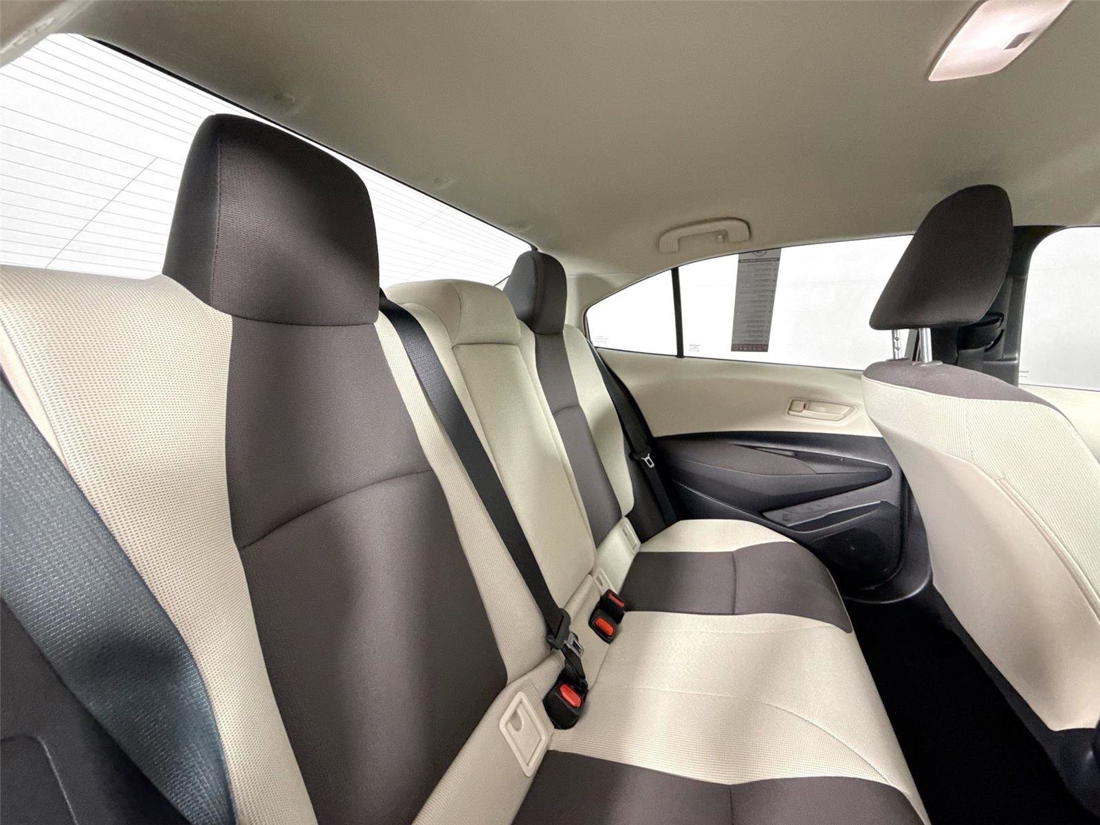 Used 2025 Toyota Corolla LE image 40