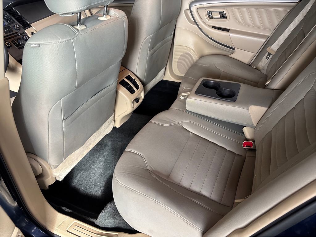 Used 2017 Ford Taurus SE image 10