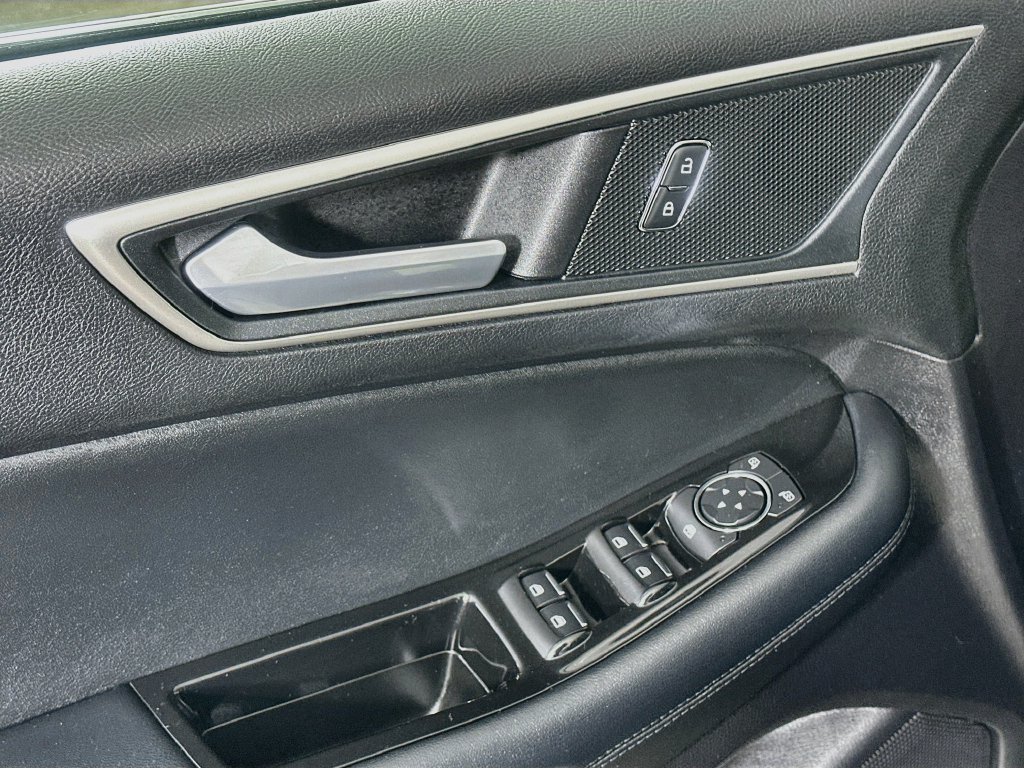 Used 2020 Ford Edge SEL w/ Cold Weather Package AWD/4WD image 21