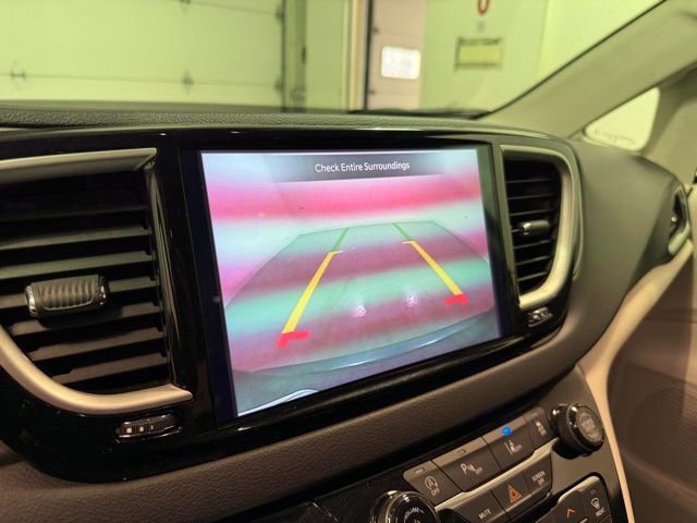 Used 2022 Chrysler Pacifica Touring-L image 20