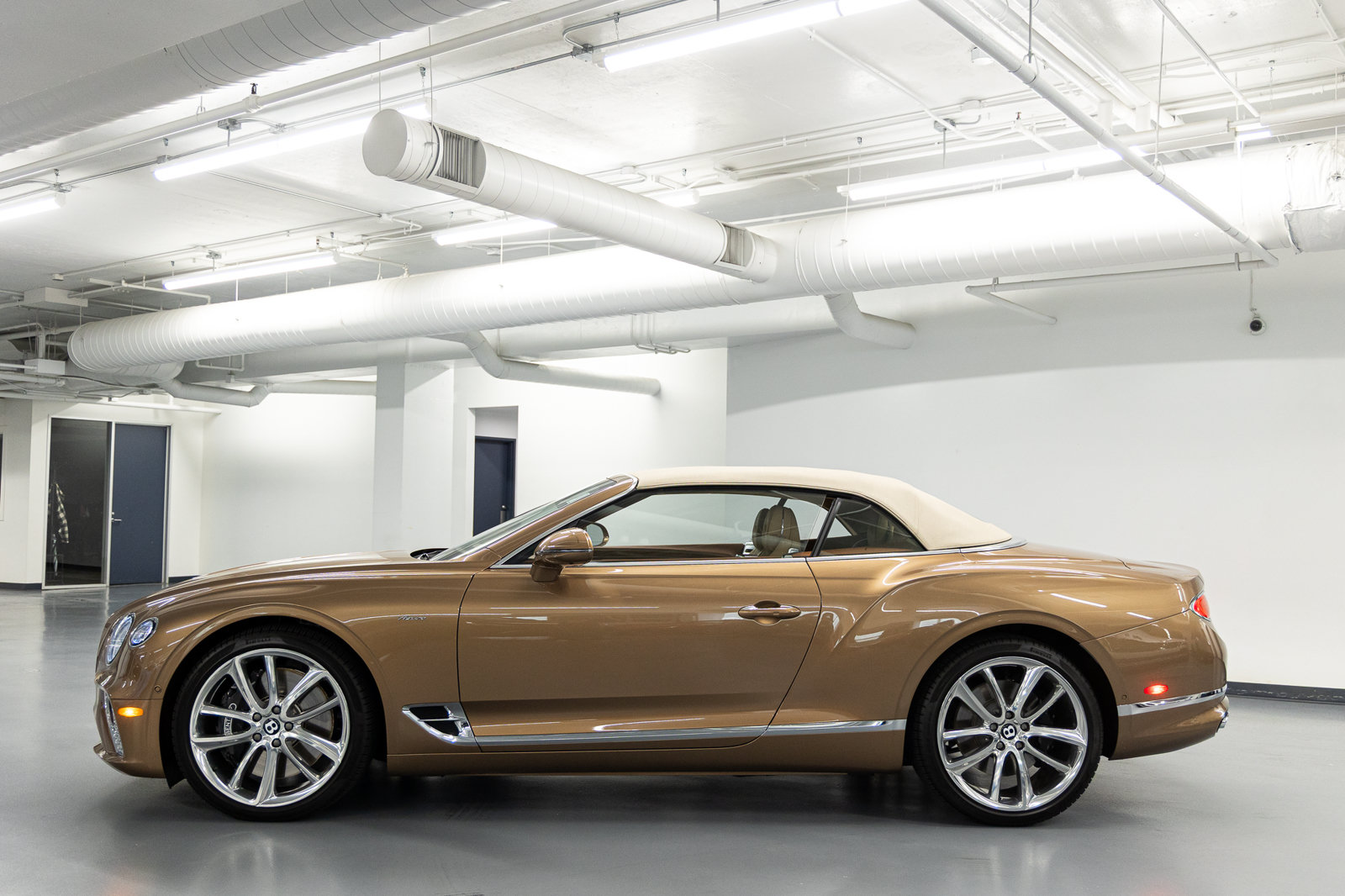 Used 2023 Bentley Continental GT Azure AWD/4WD image 17