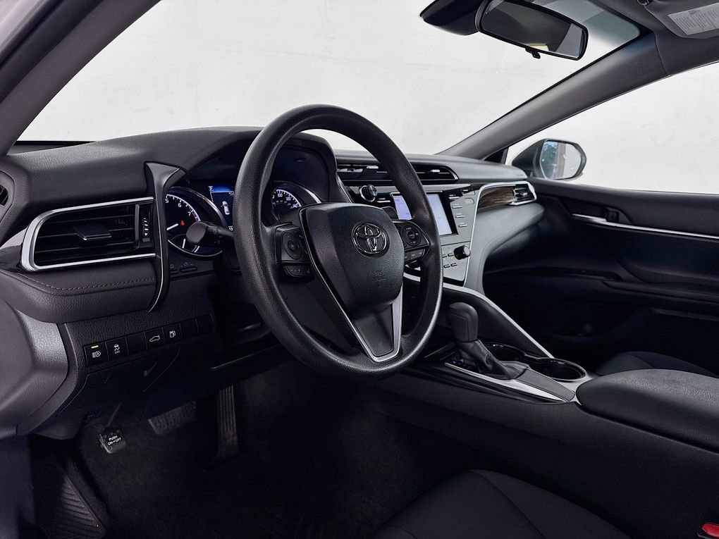 Used 2018 Toyota Camry LE image 14