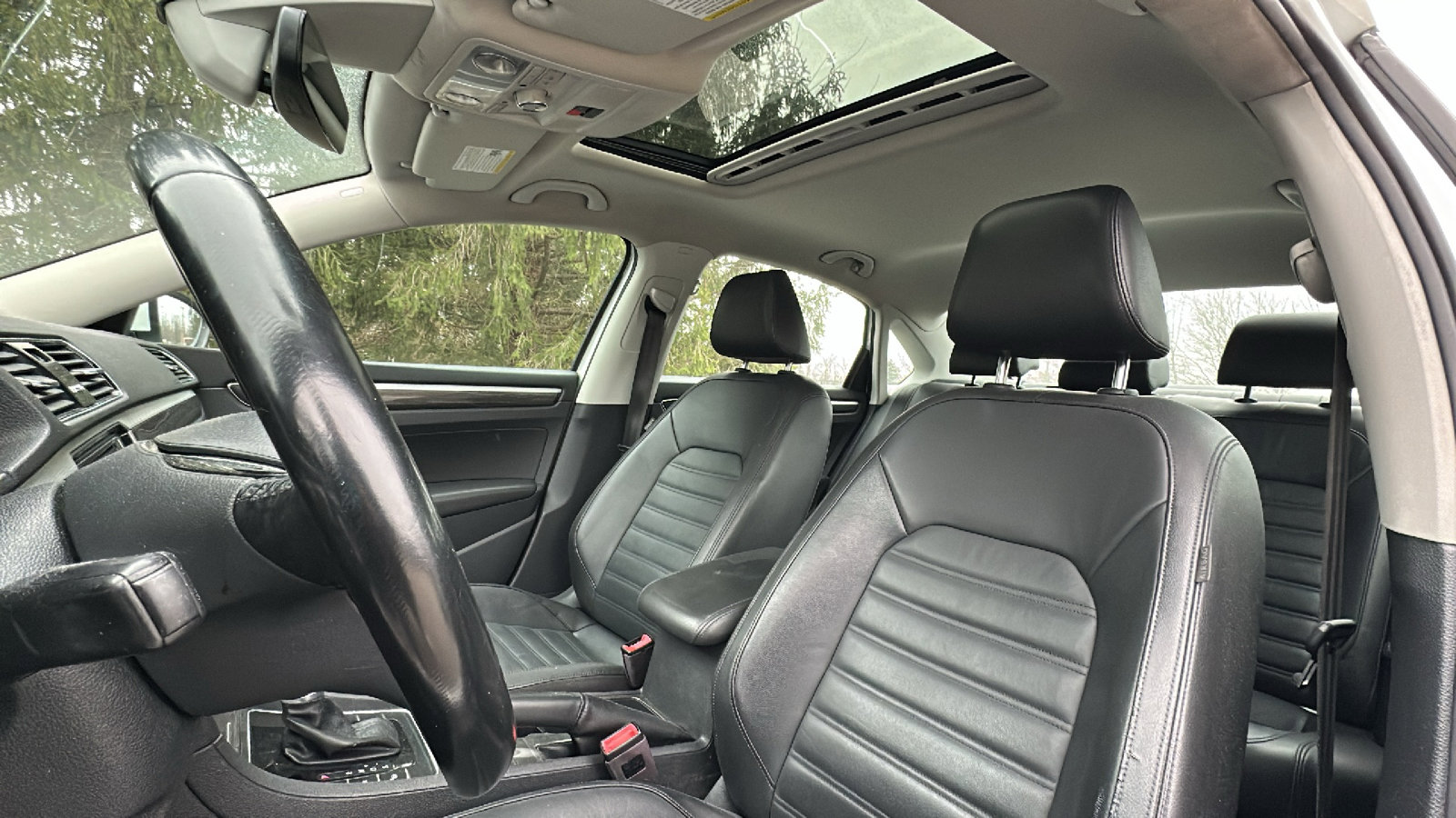 Used 2018 Volkswagen Passat 2.0T SEL Premium image 13