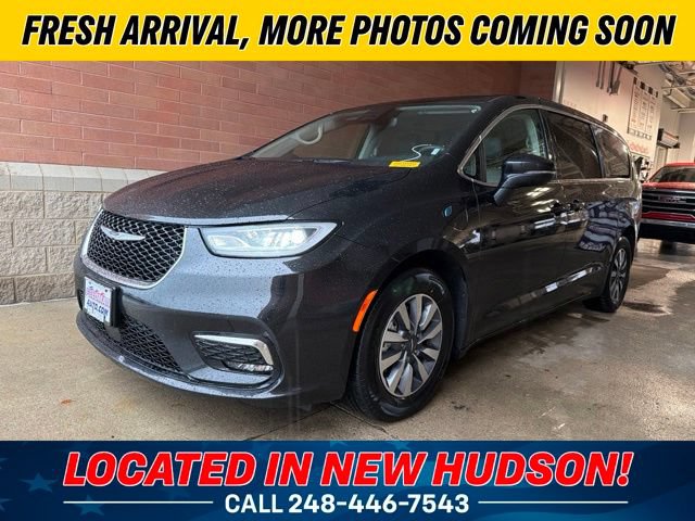 Used 2023 Chrysler Pacifica Touring-L