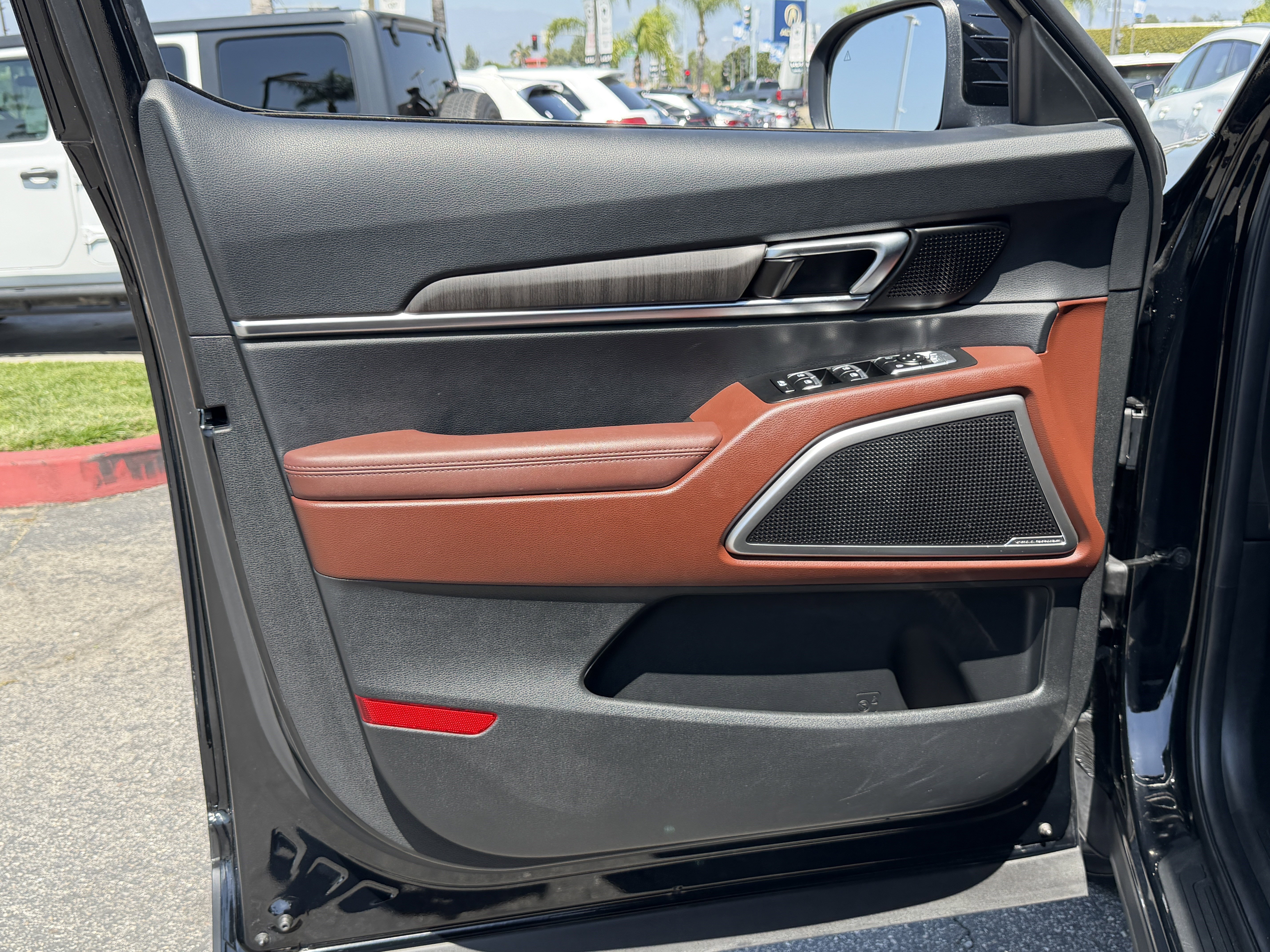 Used 2023 Kia Telluride EX w/ EX Captain's Chair Package image 14