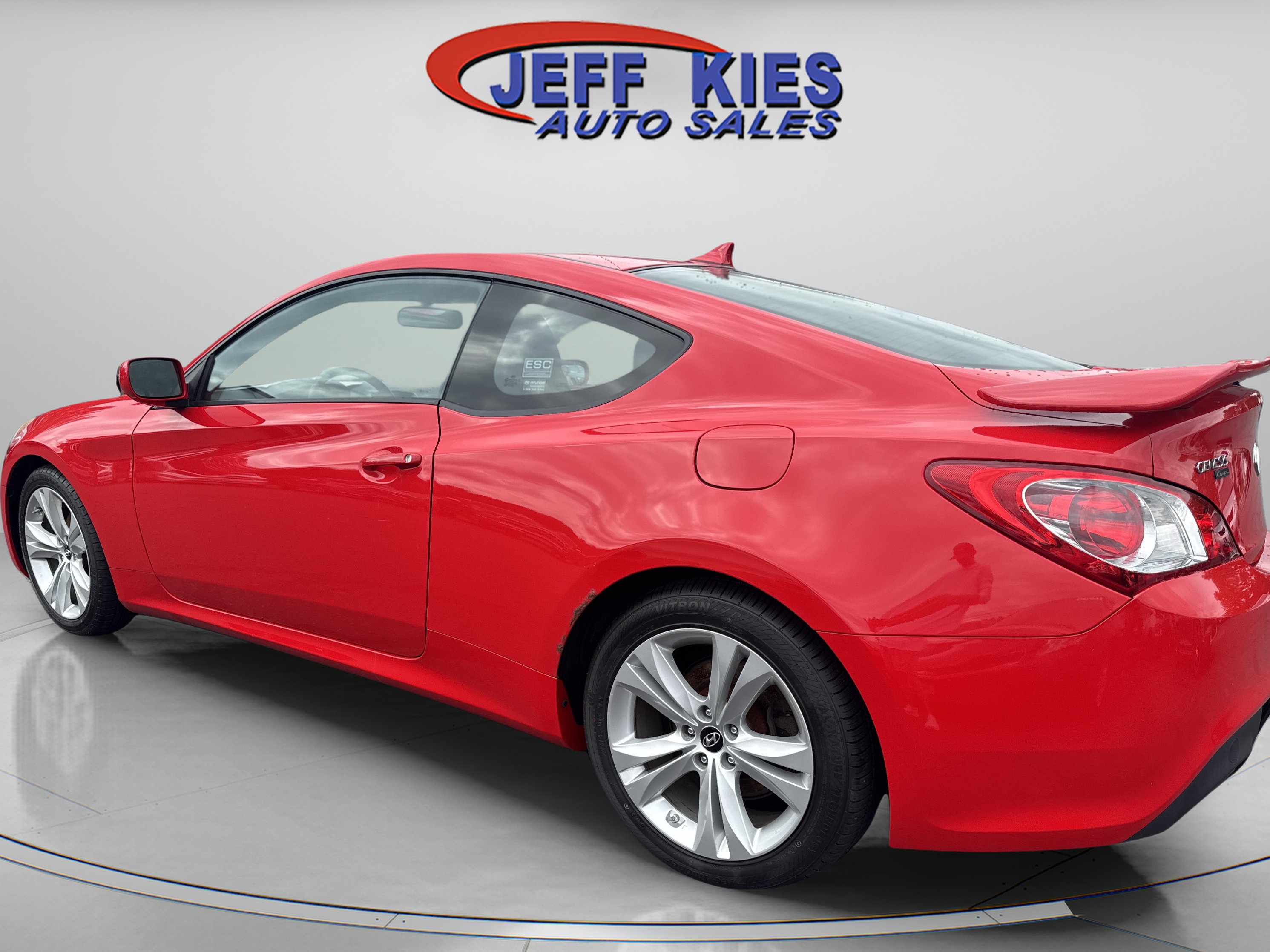 Used 2010 Hyundai Genesis 3.8 RWD image 7