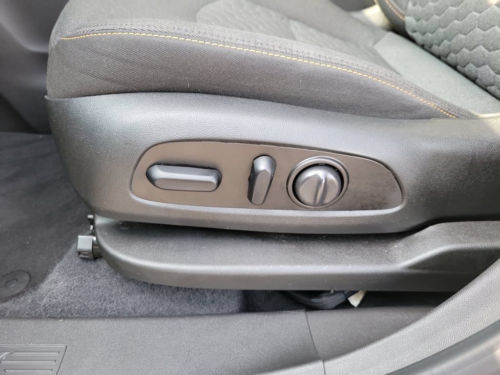 Used 2021 Chevrolet Equinox LT FWD image 20