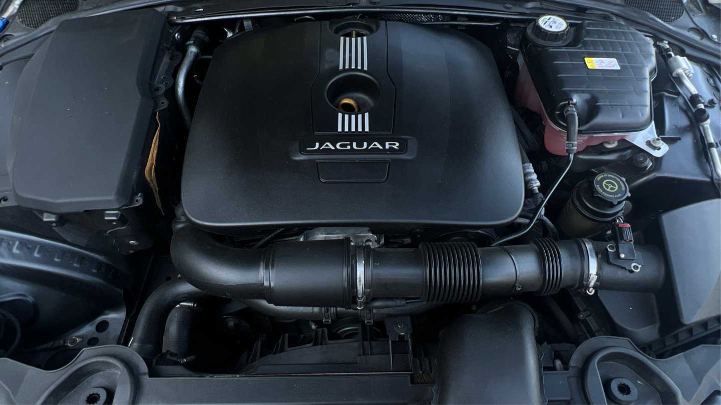 Used 2015 Jaguar XF Premium RWD image 9
