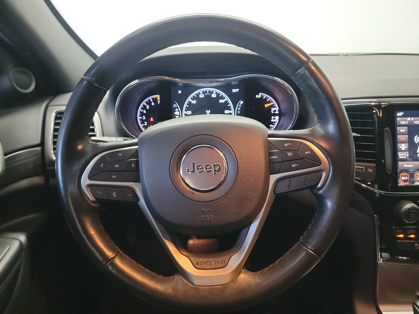 Used 2020 Jeep Grand Cherokee Altitude AWD/4WD image 17