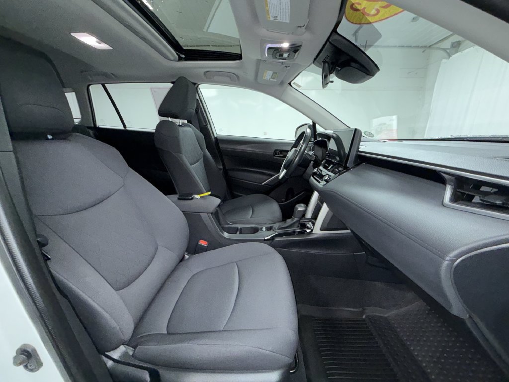 Certified 2023 Toyota Corolla Cross LE w/ Moonroof Package AWD/4WD image 18