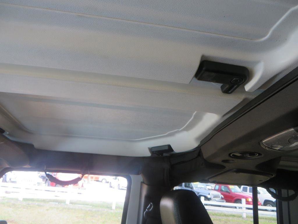 Used 2016 Jeep Wrangler Unlimited Sahara image 18