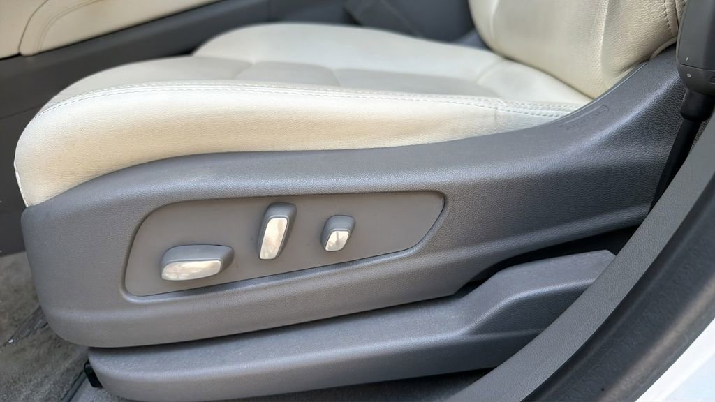 Used 2021 Cadillac XT5 Premium Luxury FWD image 18