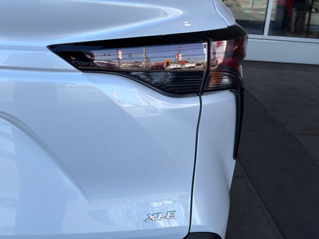New 2026 Toyota Sienna XLE AWD/4WD image 12