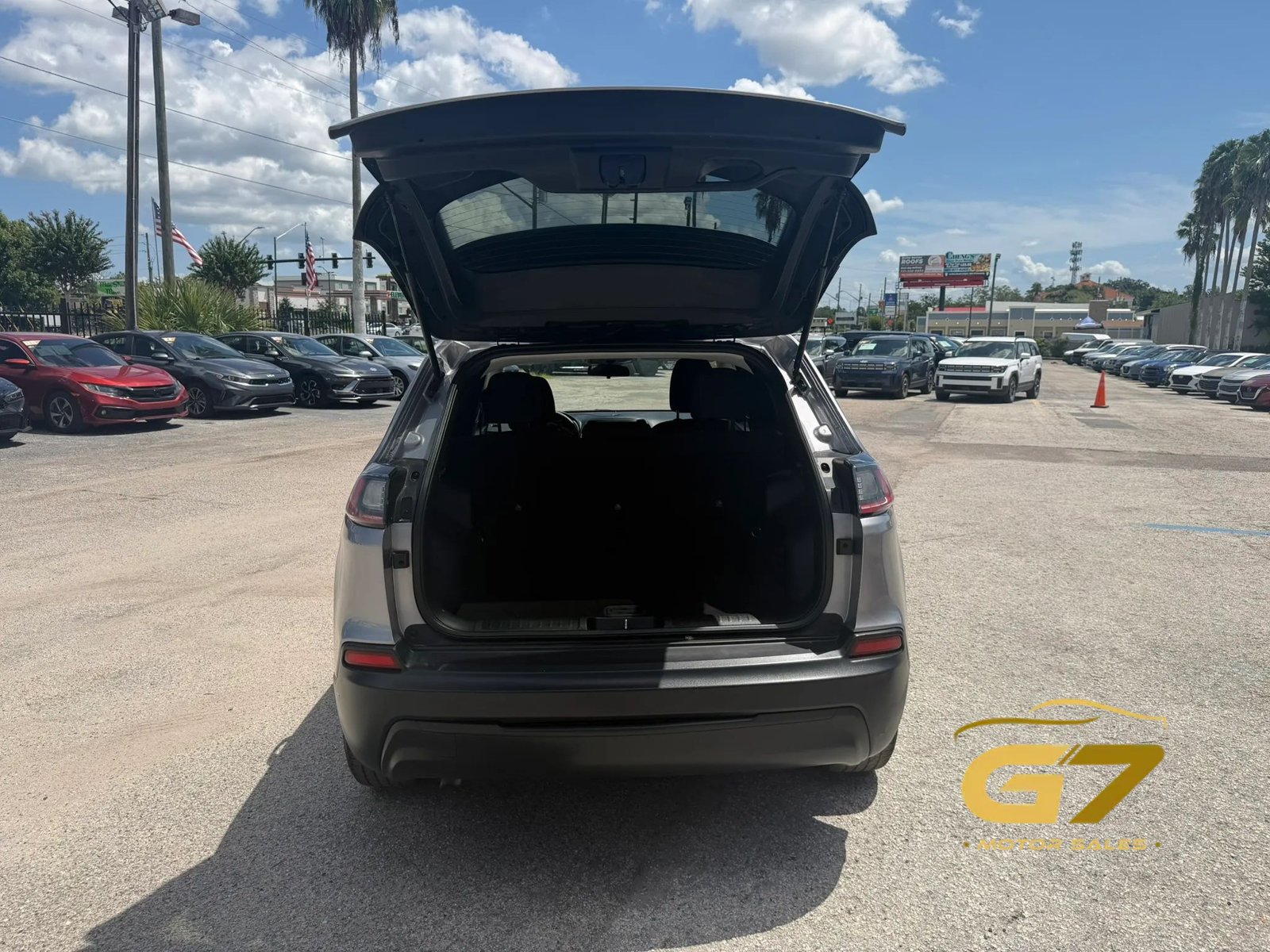 Used 2019 Jeep Cherokee Latitude w/ Popular Appearance Group FWD image 11