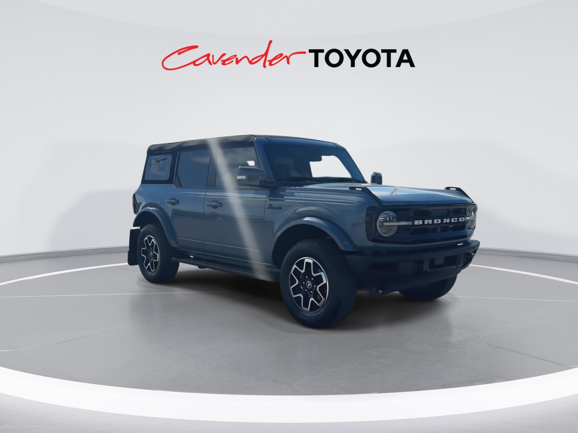 Used 2024 Ford Bronco Outer Banks AWD/4WD image 2