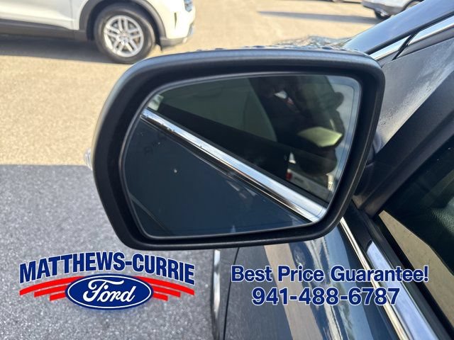 Used 2016 Ford Edge Titanium w/ Technology Package FWD image 8