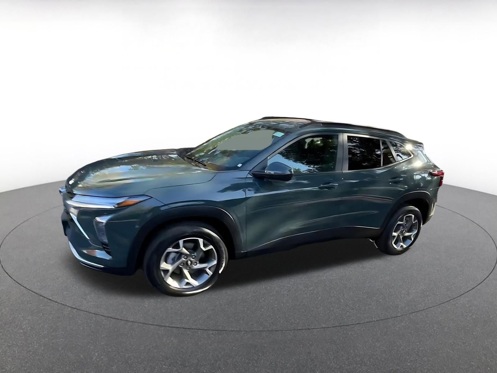 Used 2025 Chevrolet Trax LT image 8