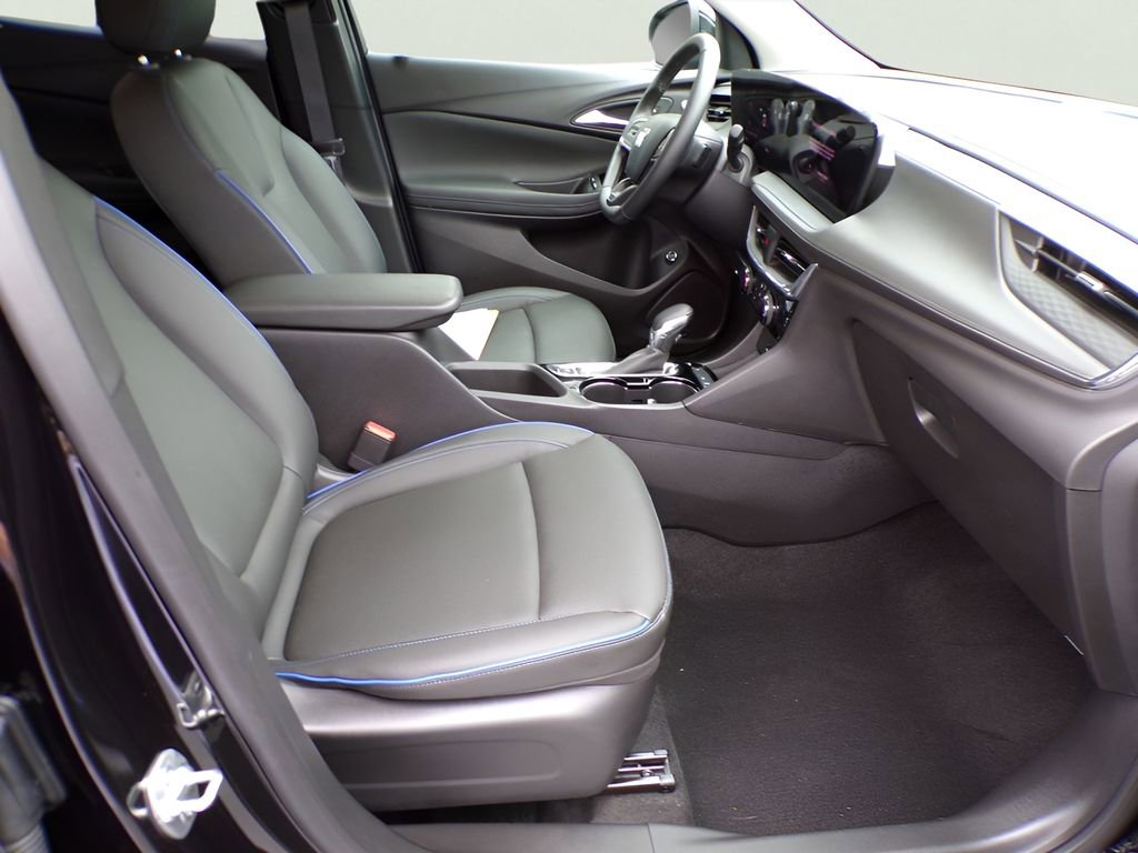 Used 2025 Buick Encore GX Sport Touring w/ Comfort Package image 6