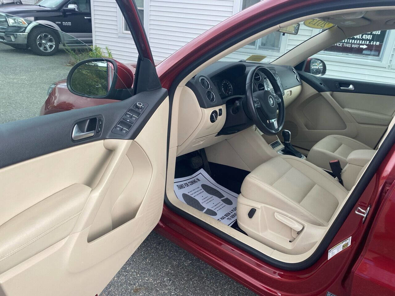 Used 2013 Volkswagen Tiguan SE image 21