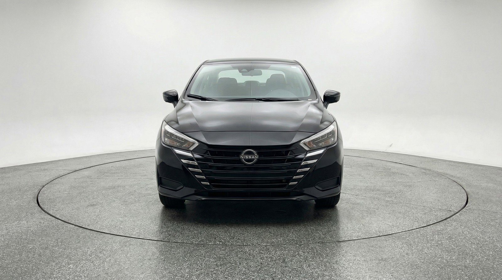 Used 2025 Nissan Versa SV image 2