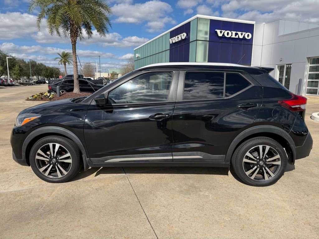 Used 2018 Nissan Kicks SR w/ Premium Package image 2
