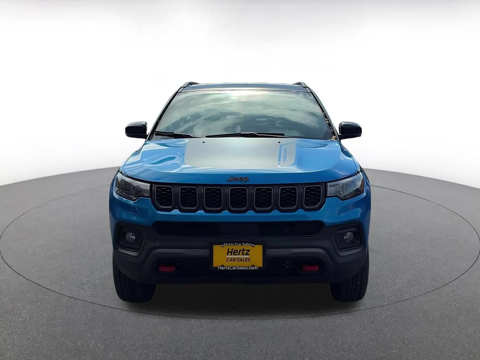Used 2025 Jeep Compass Trailhawk AWD/4WD image 4