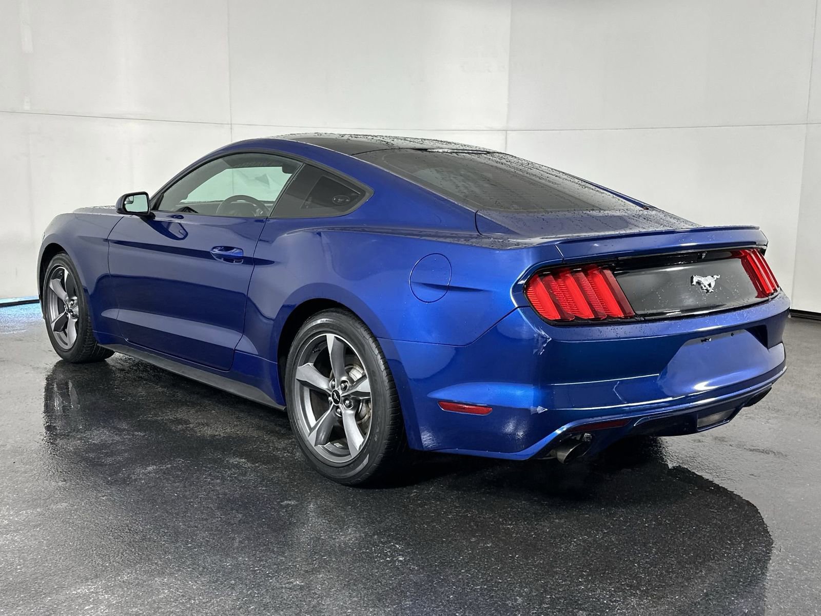 Used 2017 Ford Mustang EcoBoost image 9