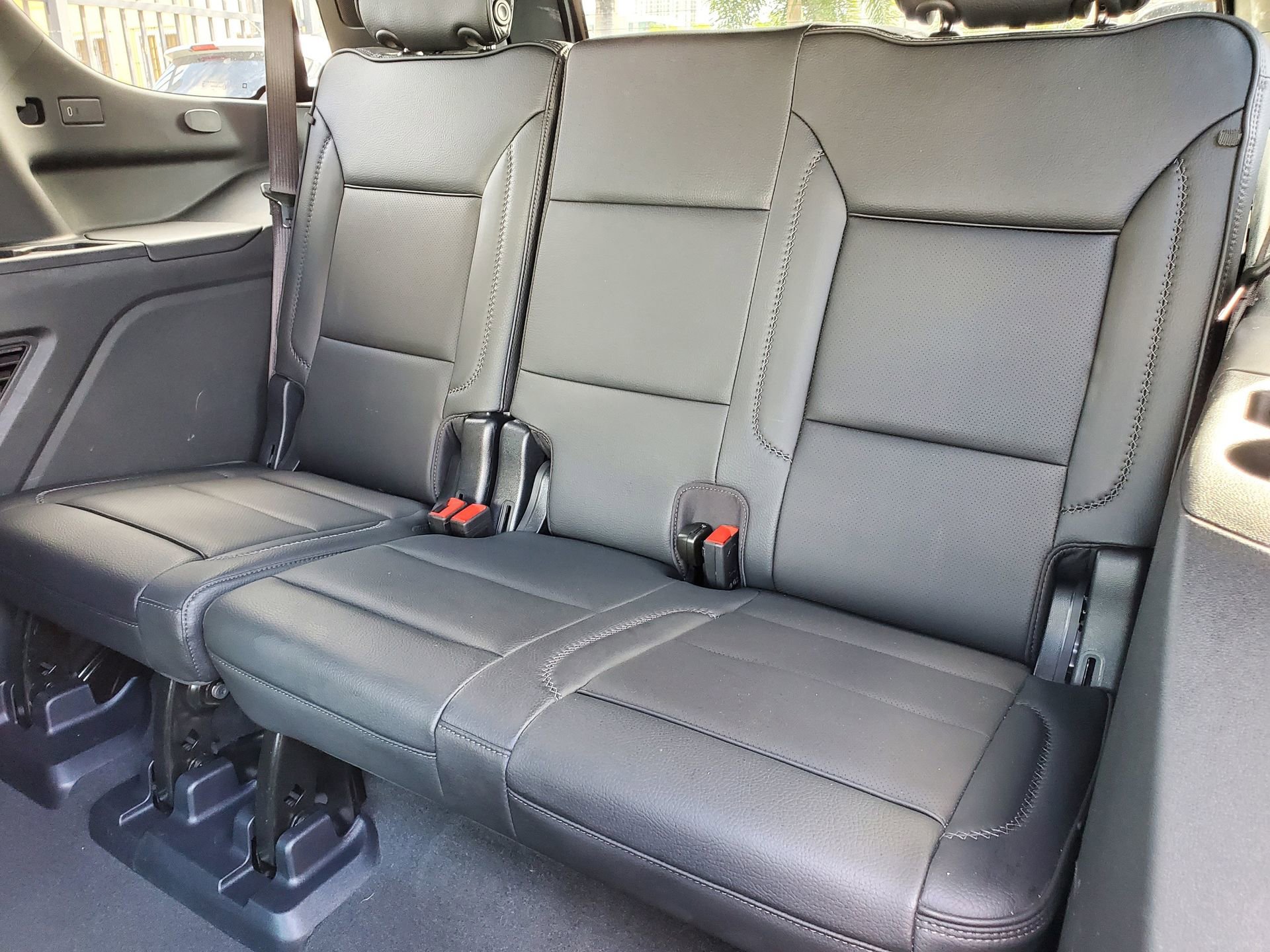 Used 2025 GMC Yukon Denali RWD image 15