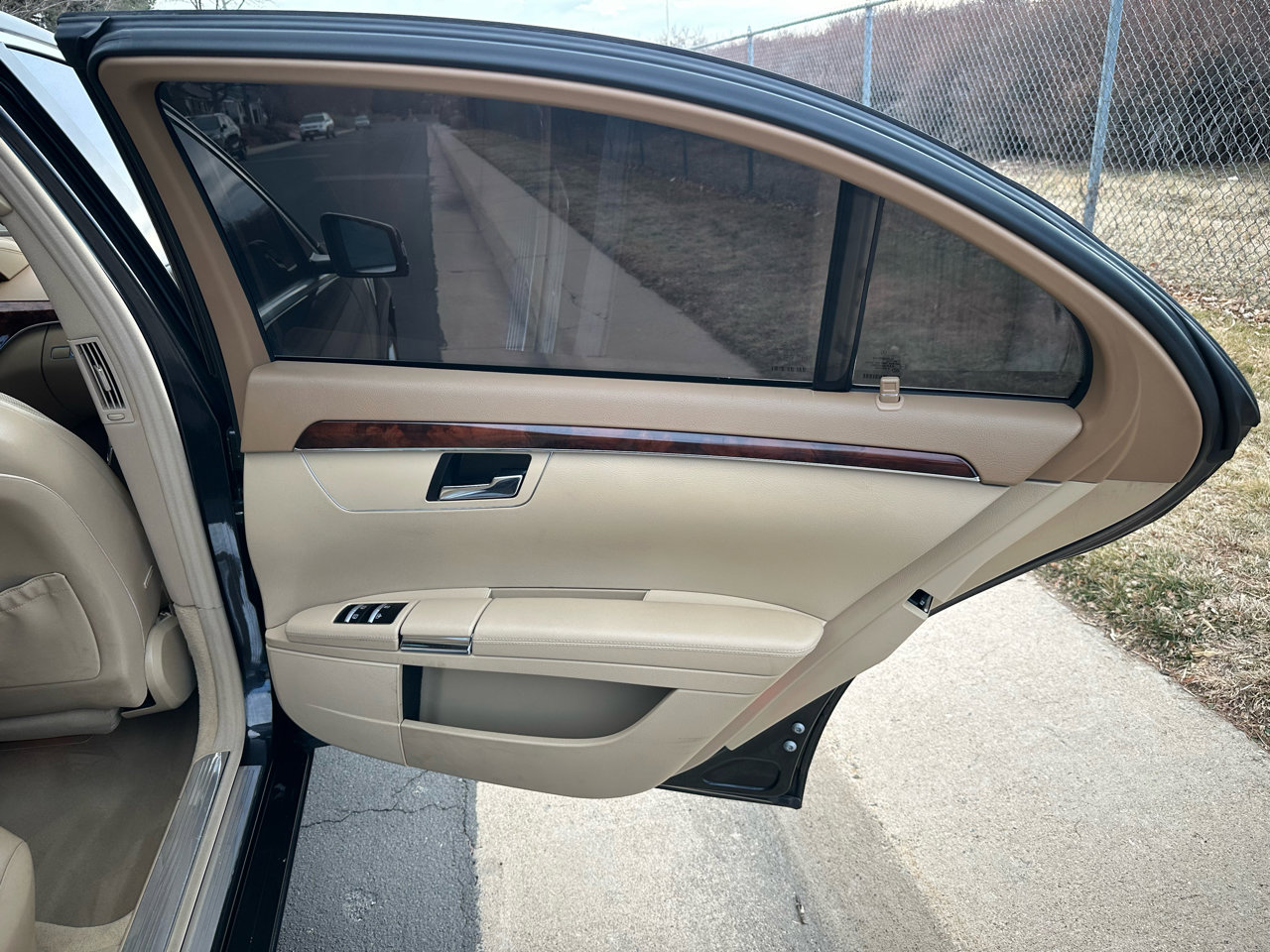 Used 2011 Mercedes-Benz S 550 4MATIC image 21