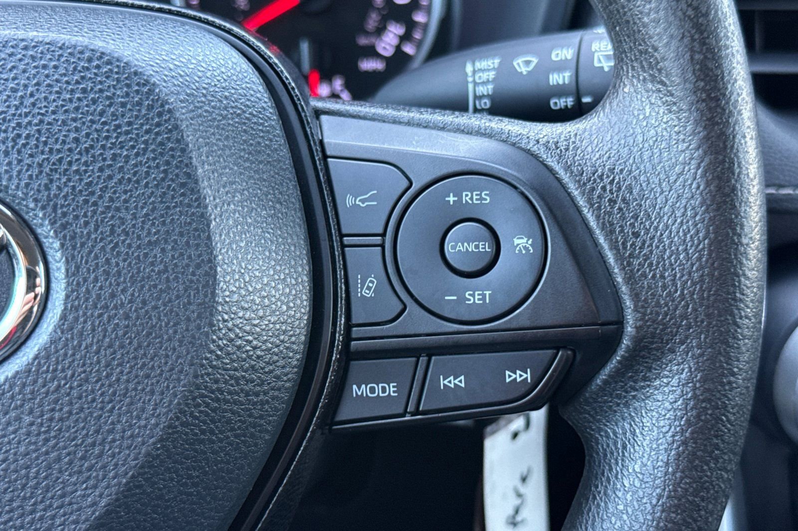 Used 2021 Toyota RAV4 LE w/ Carpet Mat Package (TMS) image 26