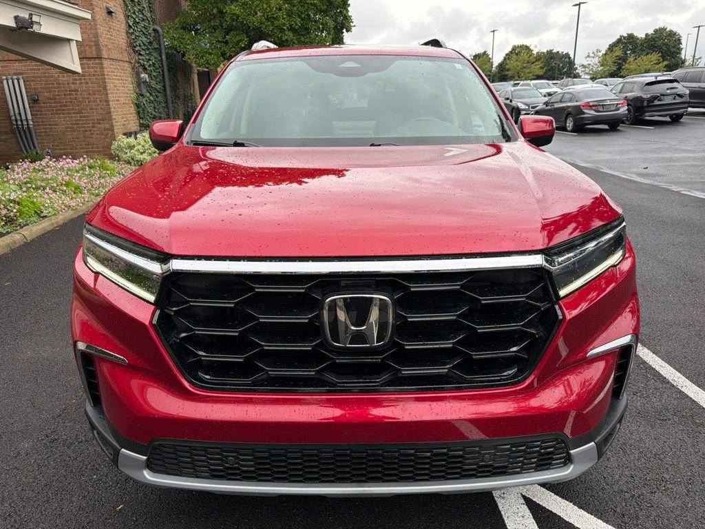 Certified 2024 Honda Pilot Touring image 3