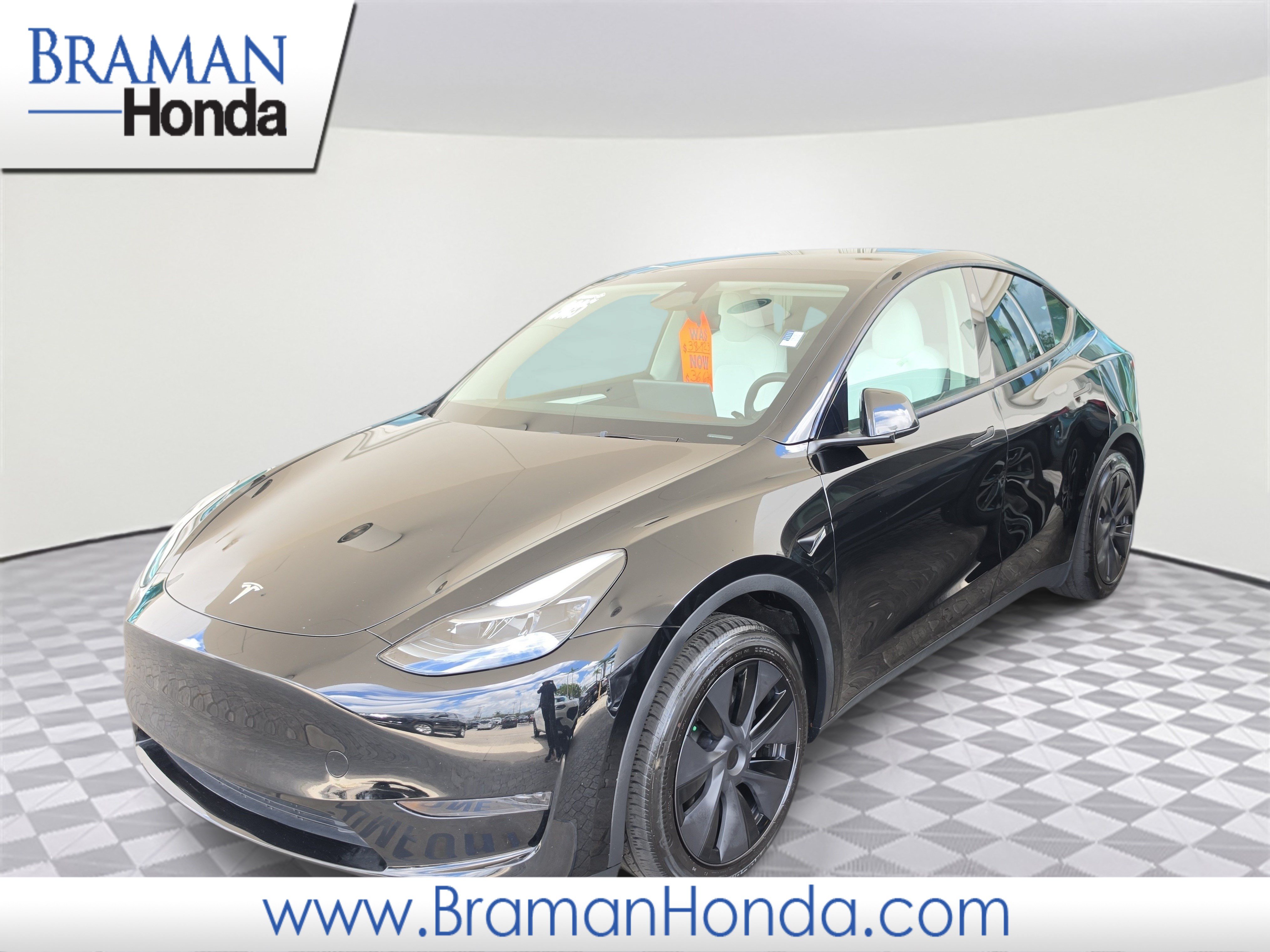 Used 2025 Tesla Model Y Long Range RWD image 1