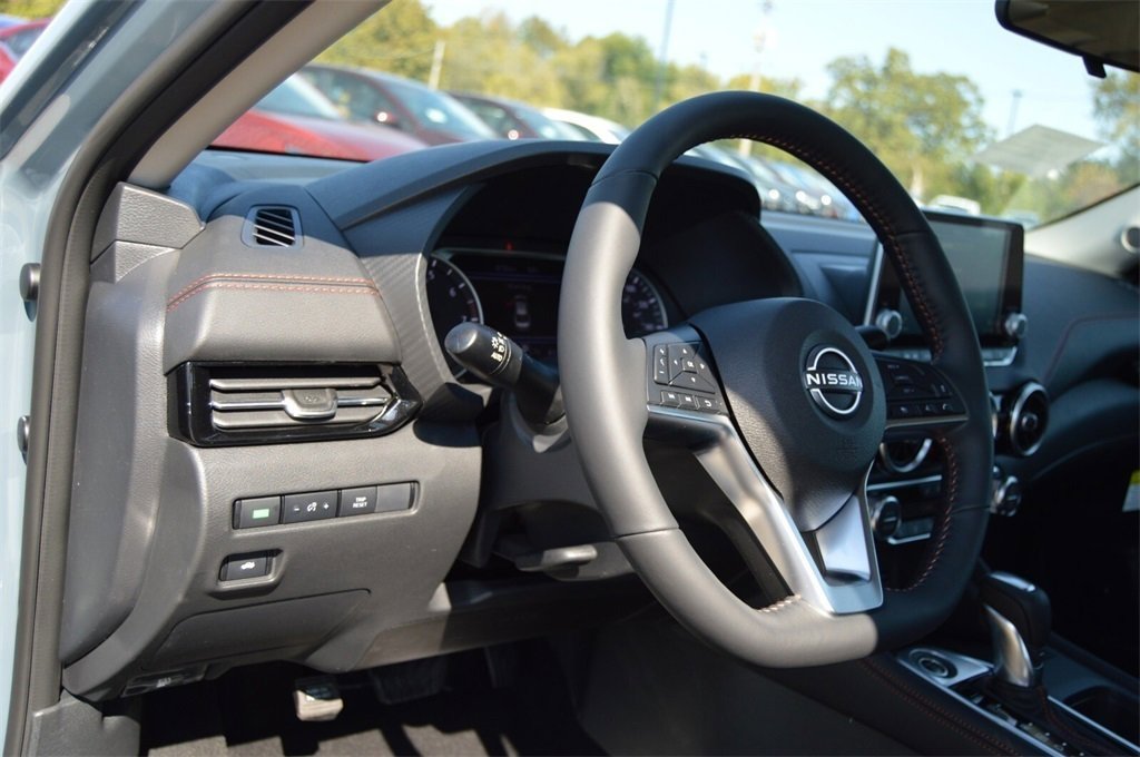 Used 2025 Nissan Sentra SR w/ SR Premium Package FWD image 19