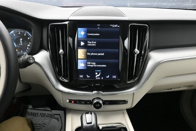 Used 2019 Volvo XC60 T5 Momentum w/ Multimedia Package FWD image 13