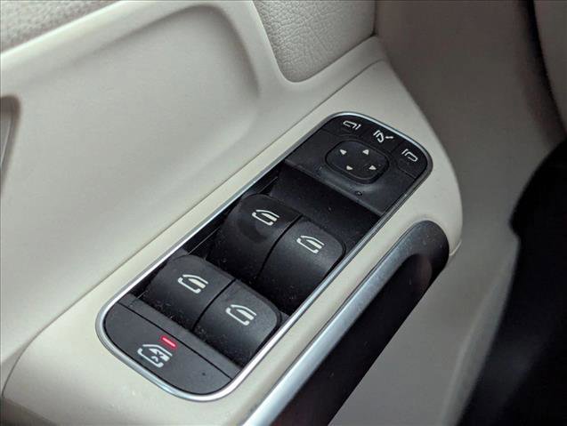 Used 2023 Mercedes-Benz GLB 250 image 6
