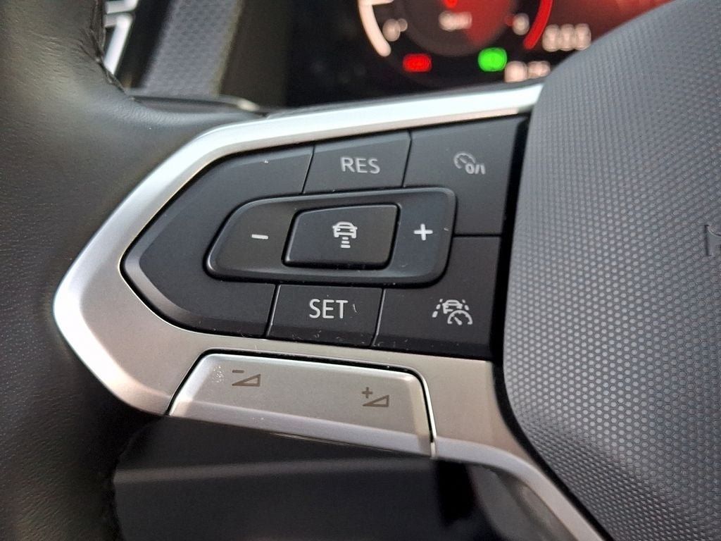 Used 2024 Volkswagen Atlas Cross Sport SEL R-Line AWD/4WD image 21