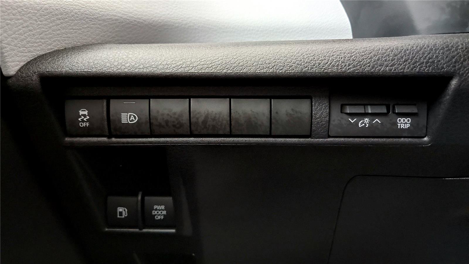 Used 2025 Toyota Sienna LE AWD/4WD image 33