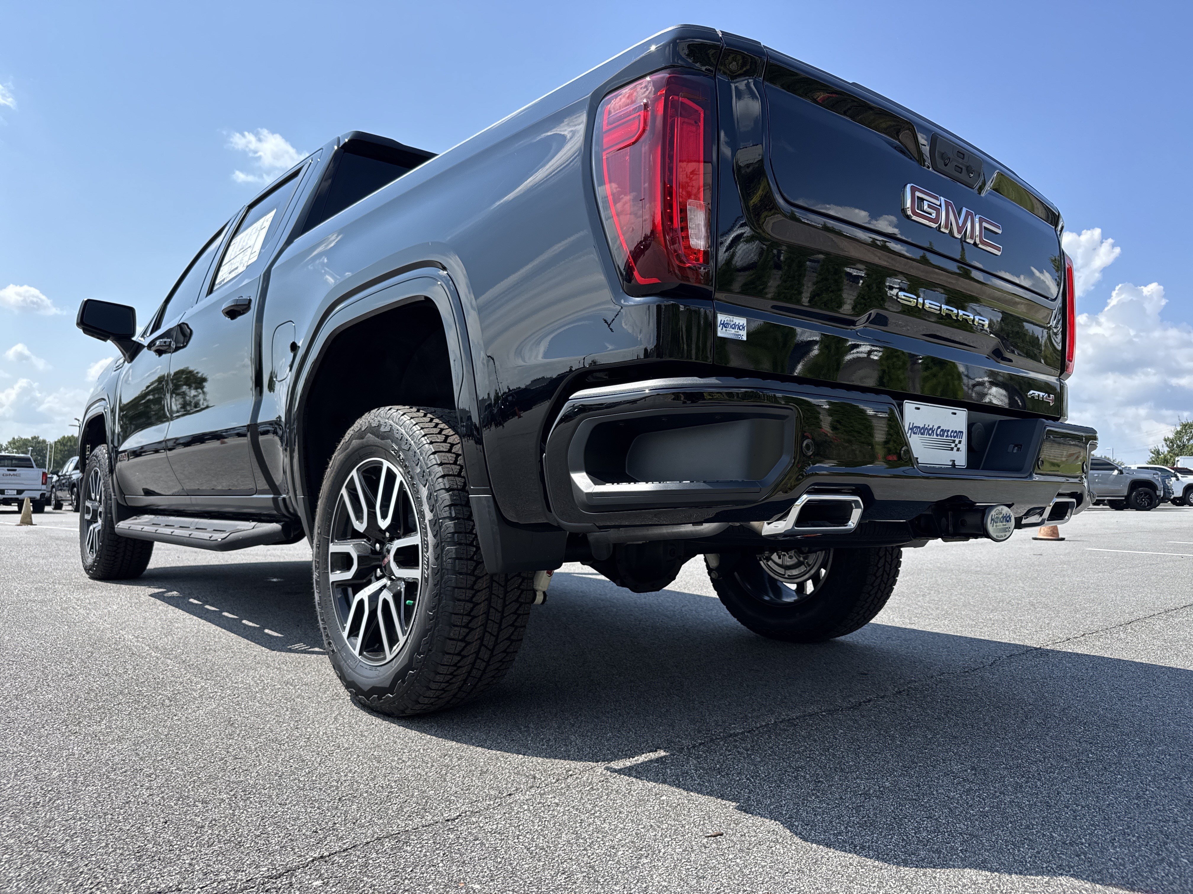 New 2026 GMC Sierra 1500 AT4 w/ AT4 Premium Package AWD/4WD image 8