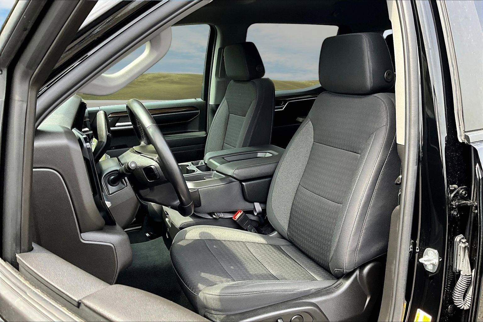 Used 2022 Chevrolet Silverado 1500 LT AWD/4WD image 14