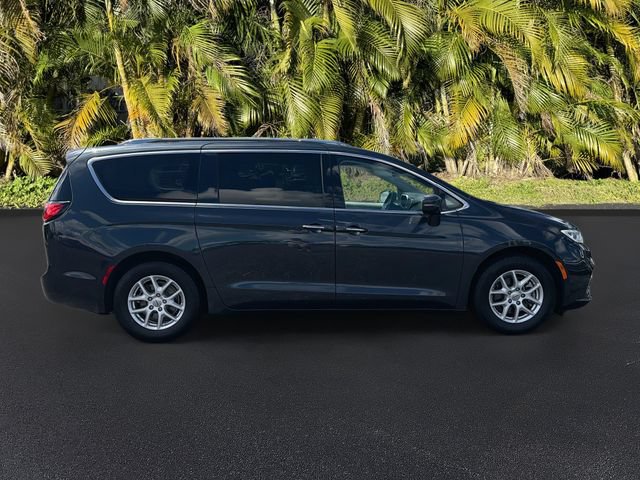 Used 2021 Chrysler Pacifica Touring-L FWD image 3