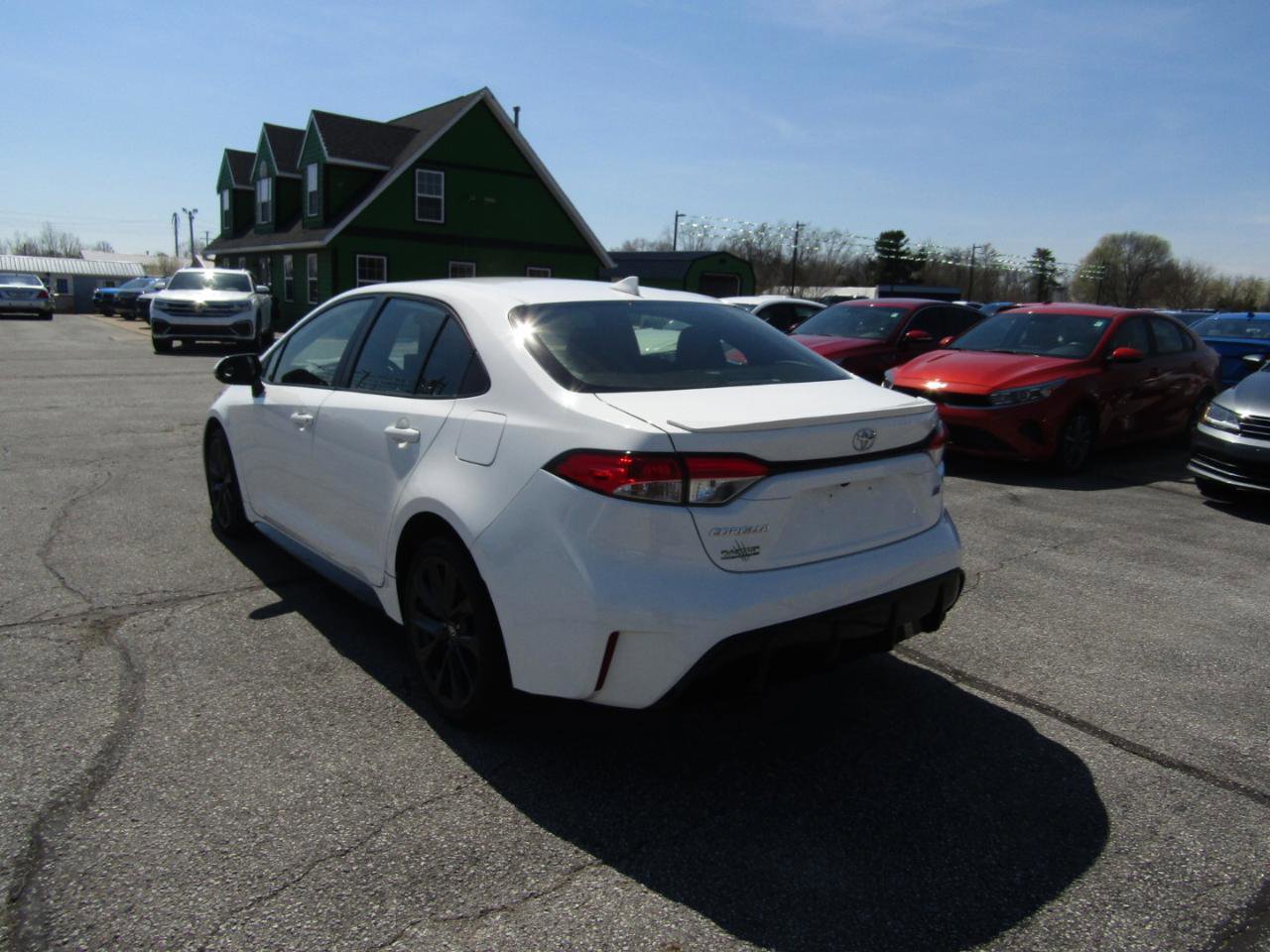 Used 2023 Toyota Corolla SE image 5