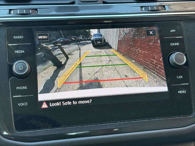 Used 2018 Volkswagen Tiguan SE AWD/4WD image 22