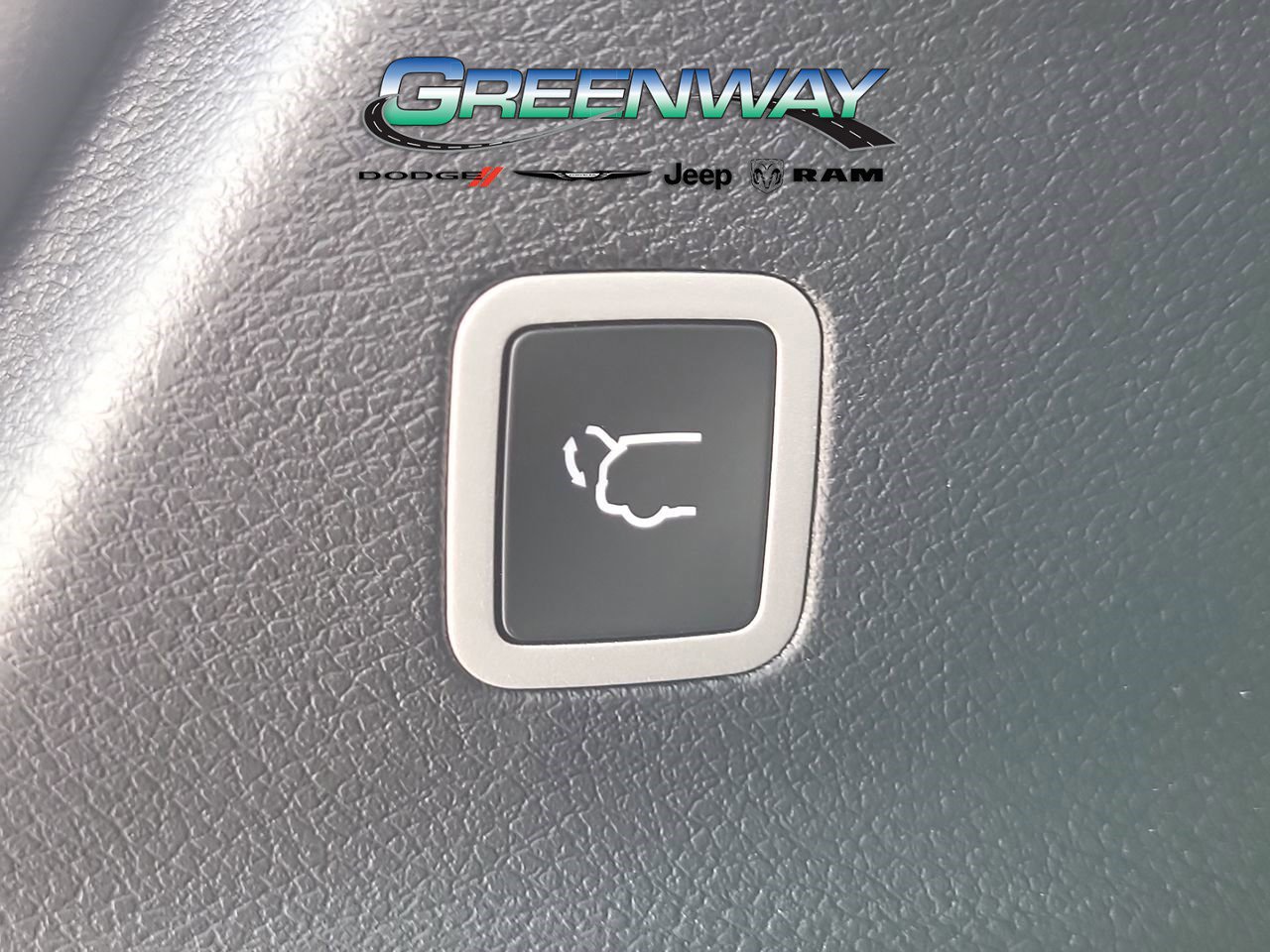 New 2025 Chrysler Pacifica Select w/ Uconnect Theater Family Group image 8