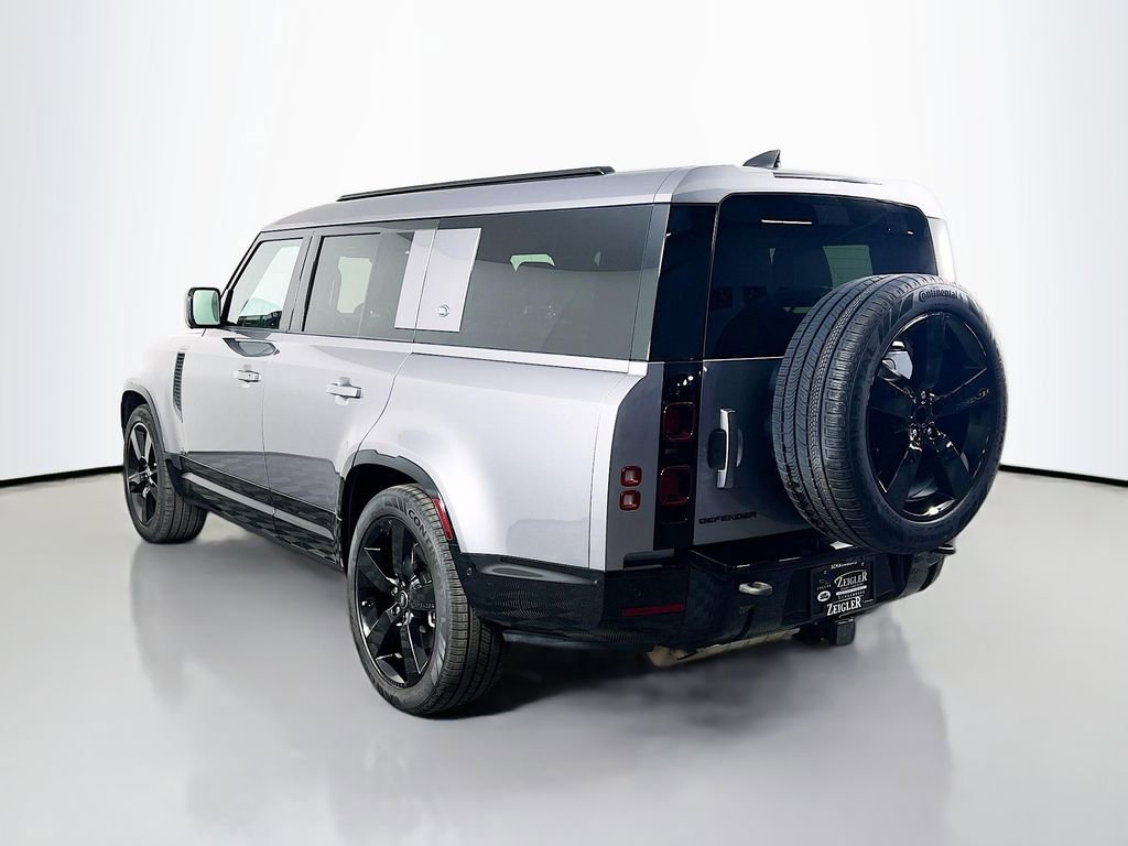 Used 2024 Land Rover Defender 130 X-Dynamic SE image 7