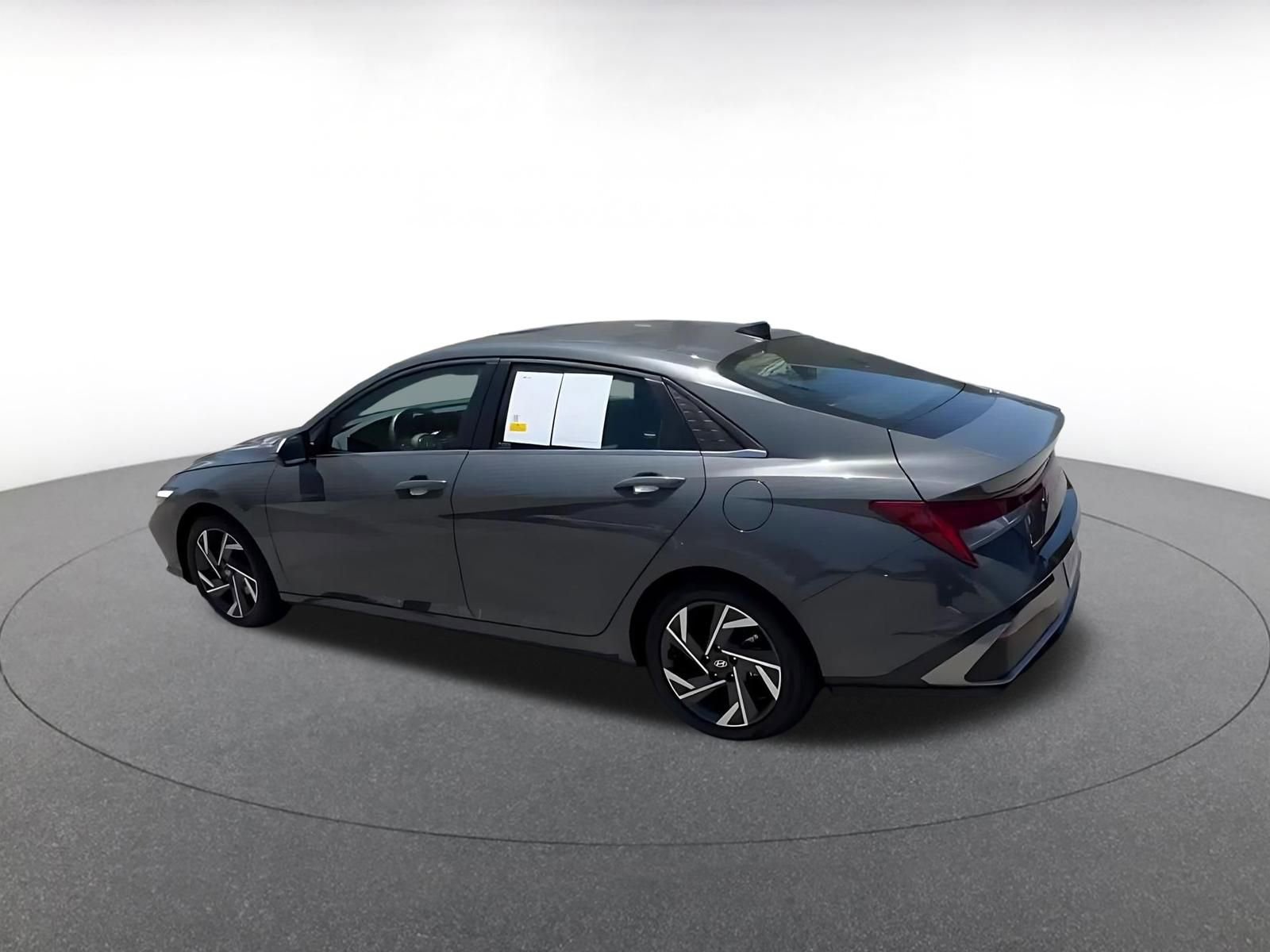 Used 2025 Hyundai Elantra Limited FWD image 10