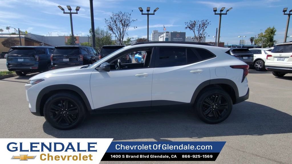 Used 2024 Chevrolet Trax ACTIV w/ Sunroof Package image 5